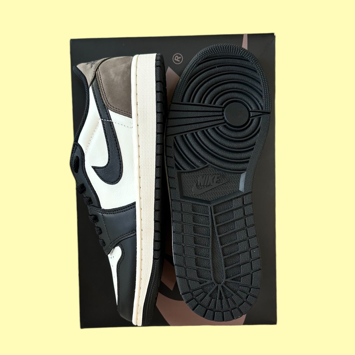 Jordan 1 Retro Low OG Mocha
