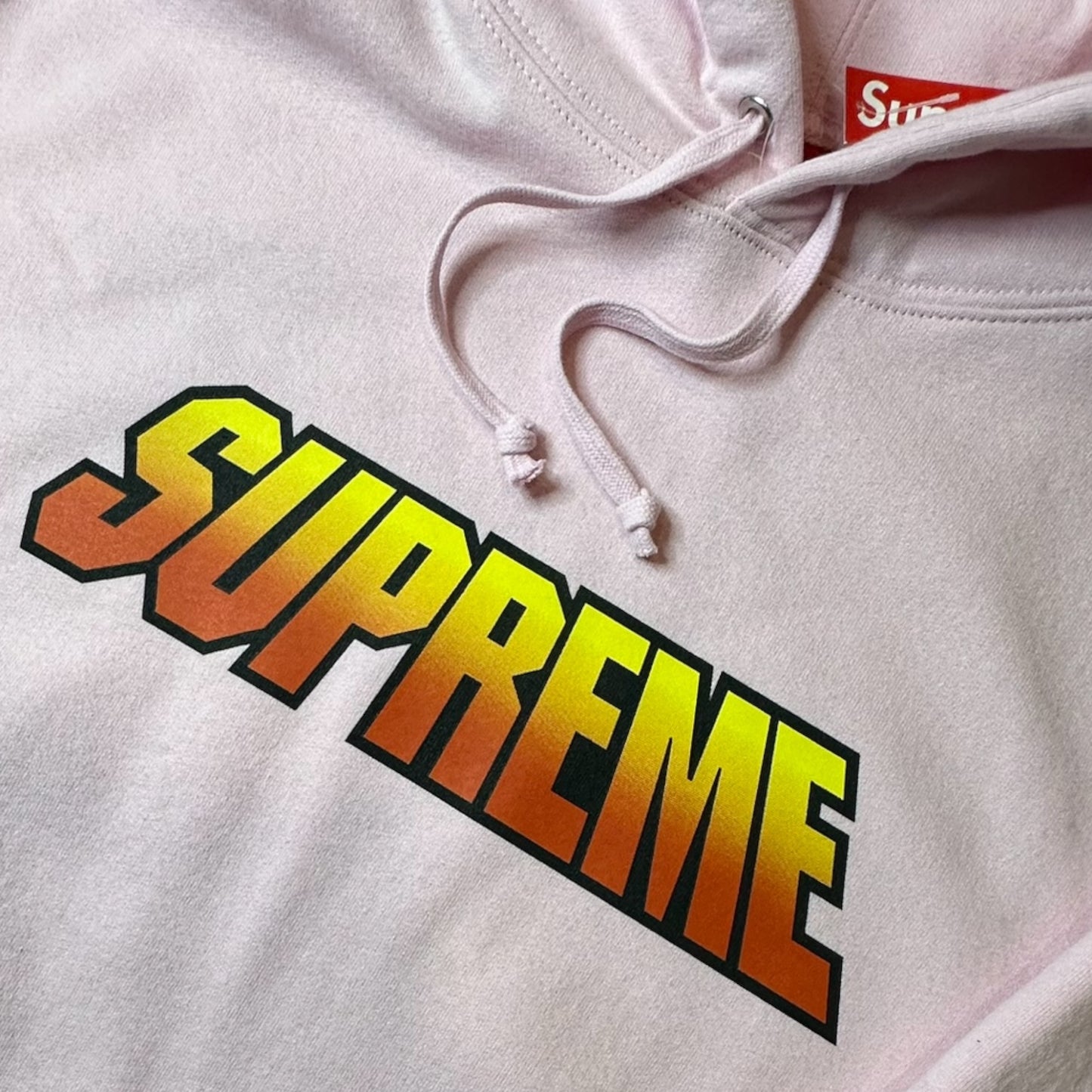 SUPREME Hooded gradient light pink.